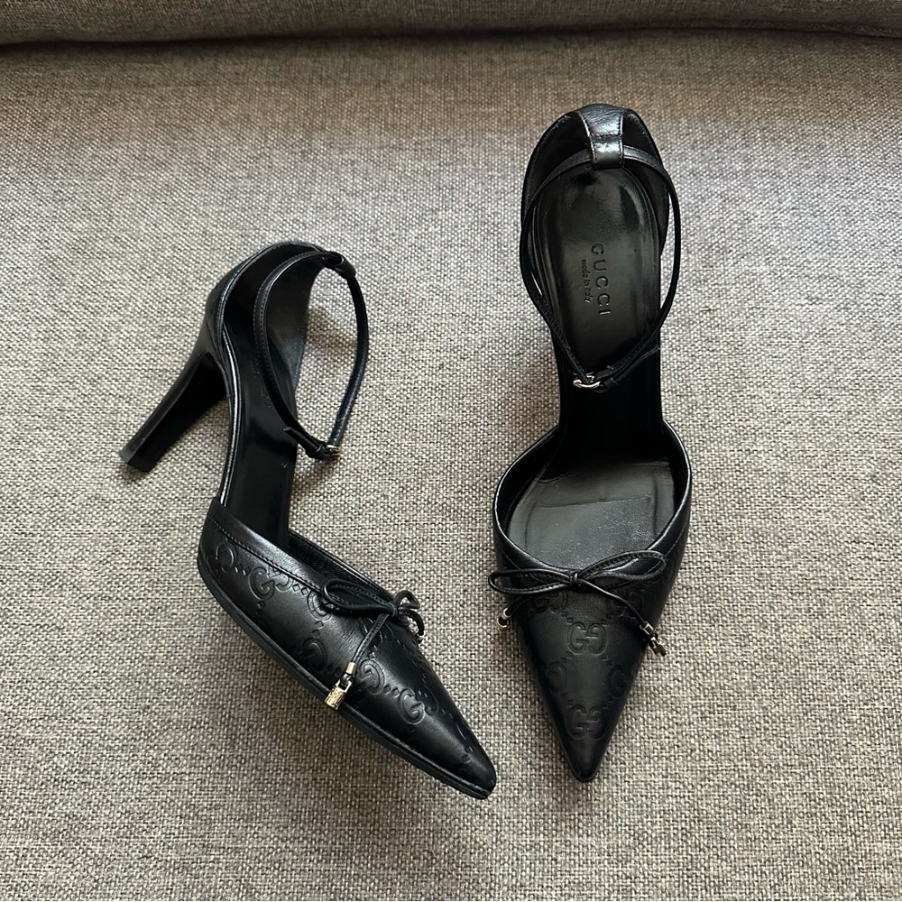 Vintage Gucci monogram bow heels